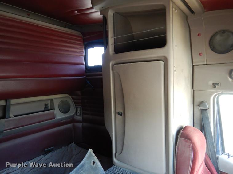 image for item DC5948 2005 Kenworth T2000 semi truck