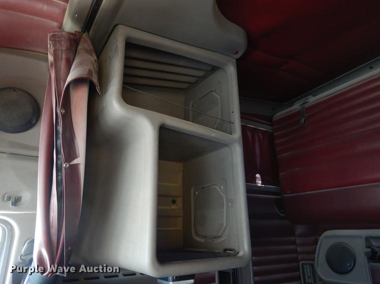 image for item DC5948 2005 Kenworth T2000 semi truck