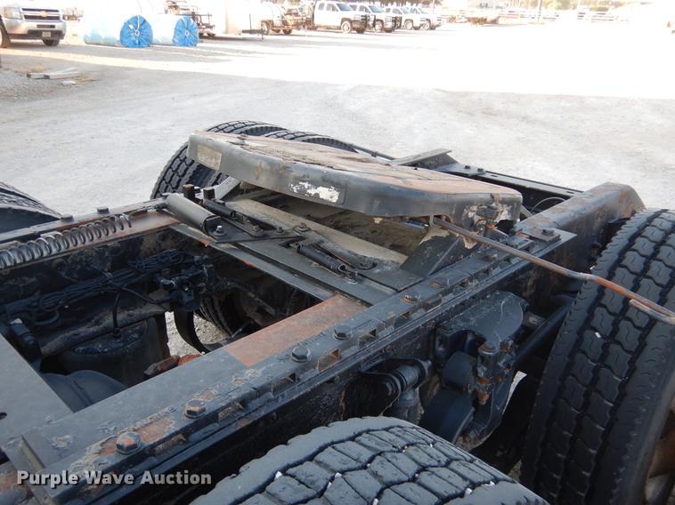 image for item DC5948 2005 Kenworth T2000 semi truck