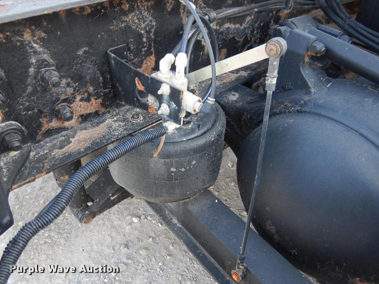 image for item DC5948 2005 Kenworth T2000 semi truck