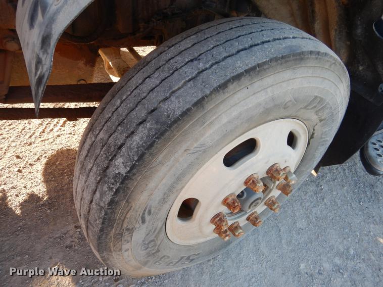 image for item DC5948 2005 Kenworth T2000 semi truck