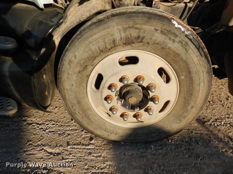 image for item DC5948 2005 Kenworth T2000 semi truck