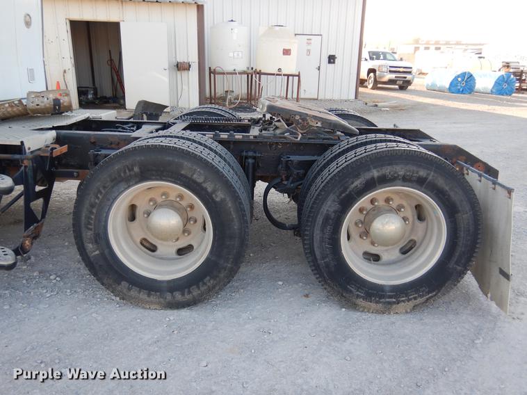 image for item DC5948 2005 Kenworth T2000 semi truck