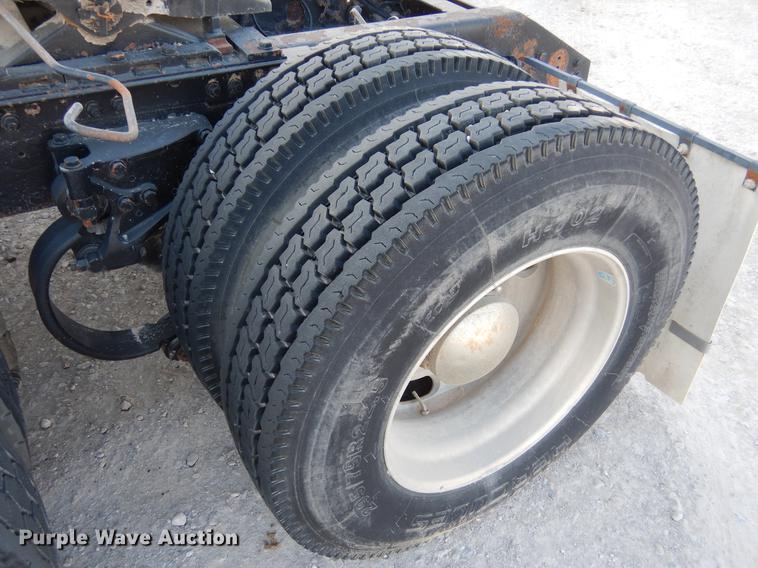 image for item DC5948 2005 Kenworth T2000 semi truck