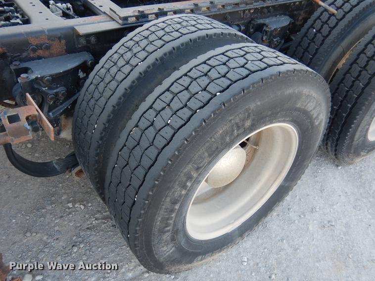 image for item DC5948 2005 Kenworth T2000 semi truck