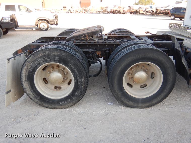 image for item DC5948 2005 Kenworth T2000 semi truck