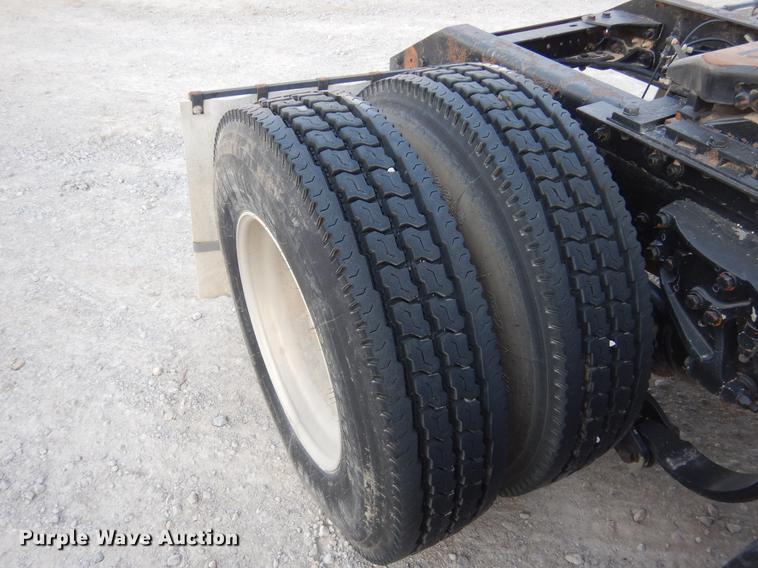 image for item DC5948 2005 Kenworth T2000 semi truck