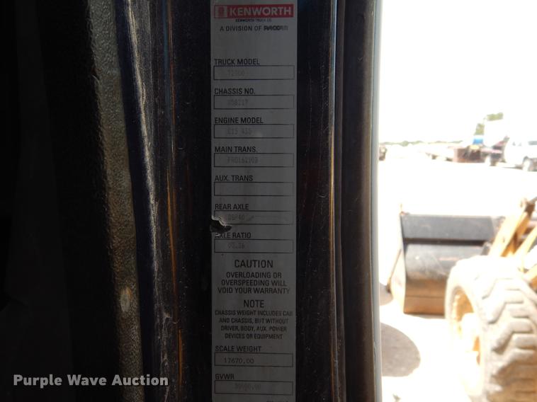 image for item DC5948 2005 Kenworth T2000 semi truck