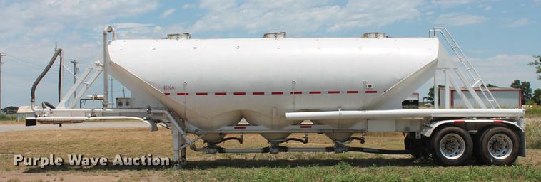 image for item DD4980 2011 EXA P-T2011 pneumatic dry bulk tank trailer