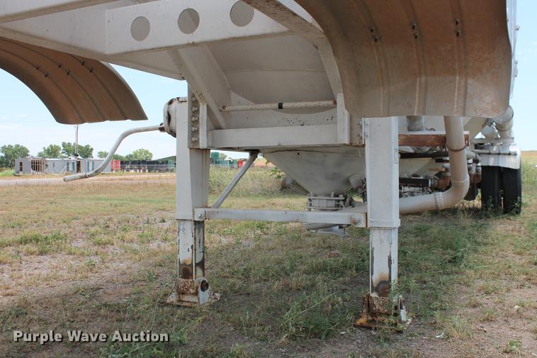 image for item DD4980 2011 EXA P-T2011 pneumatic dry bulk tank trailer