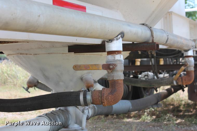 image for item DD4980 2011 EXA P-T2011 pneumatic dry bulk tank trailer