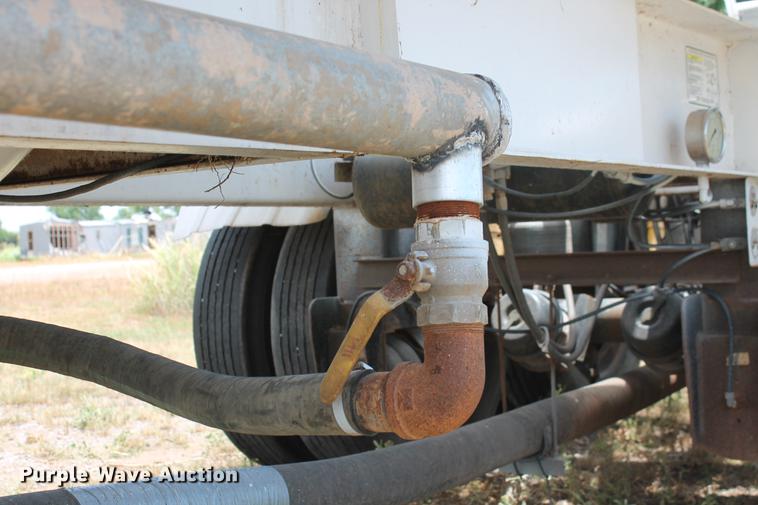 image for item DD4980 2011 EXA P-T2011 pneumatic dry bulk tank trailer