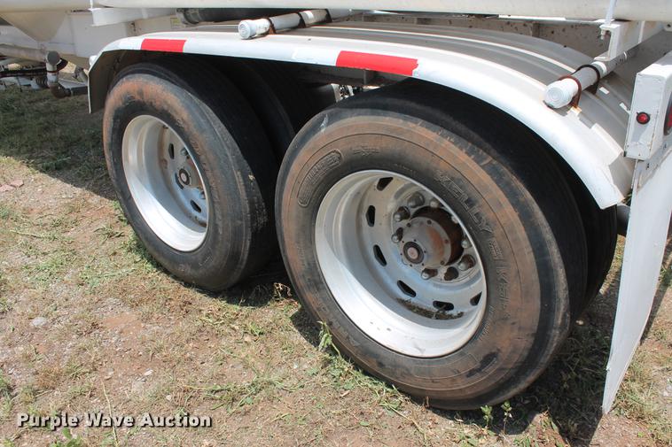 image for item DD4980 2011 EXA P-T2011 pneumatic dry bulk tank trailer
