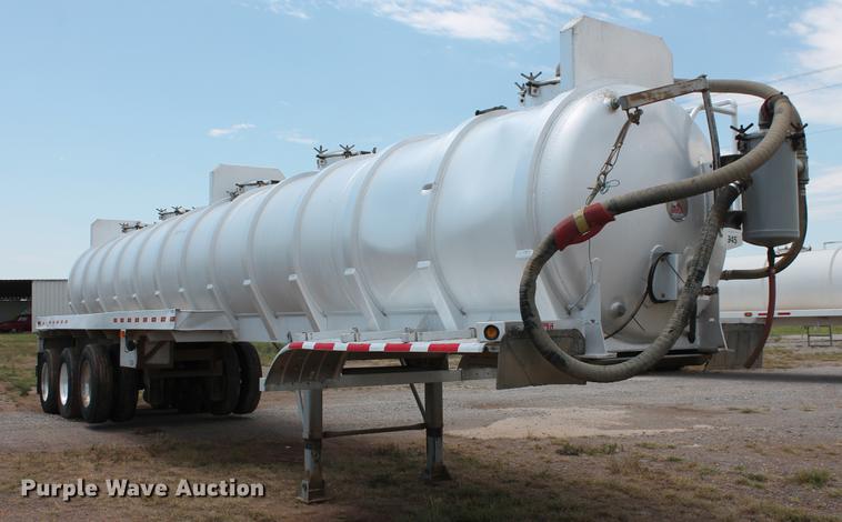 image for item DD4982 2013 Dragon 150BBL vacuum tank trailer
