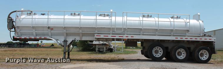 image for item DD4982 2013 Dragon 150BBL vacuum tank trailer