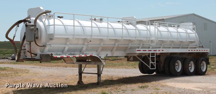 image for item DD4982 2013 Dragon 150BBL vacuum tank trailer