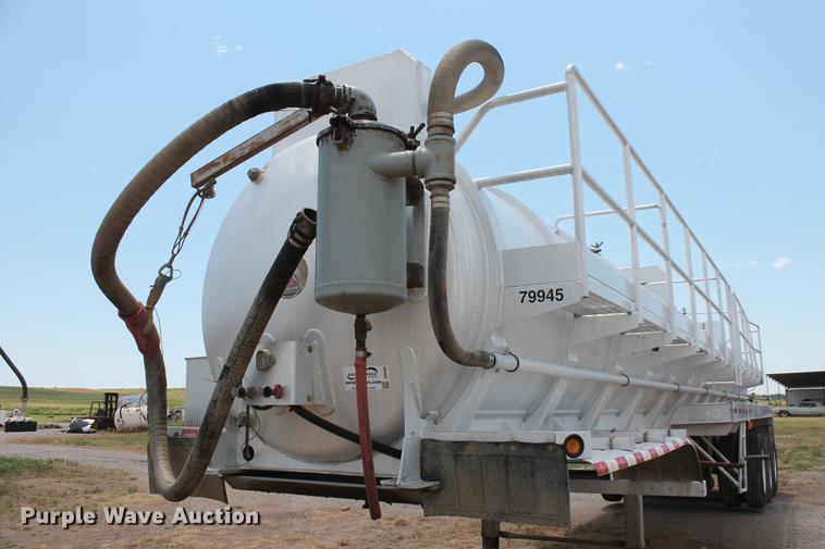 image for item DD4982 2013 Dragon 150BBL vacuum tank trailer