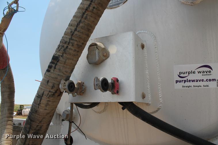 image for item DD4982 2013 Dragon 150BBL vacuum tank trailer