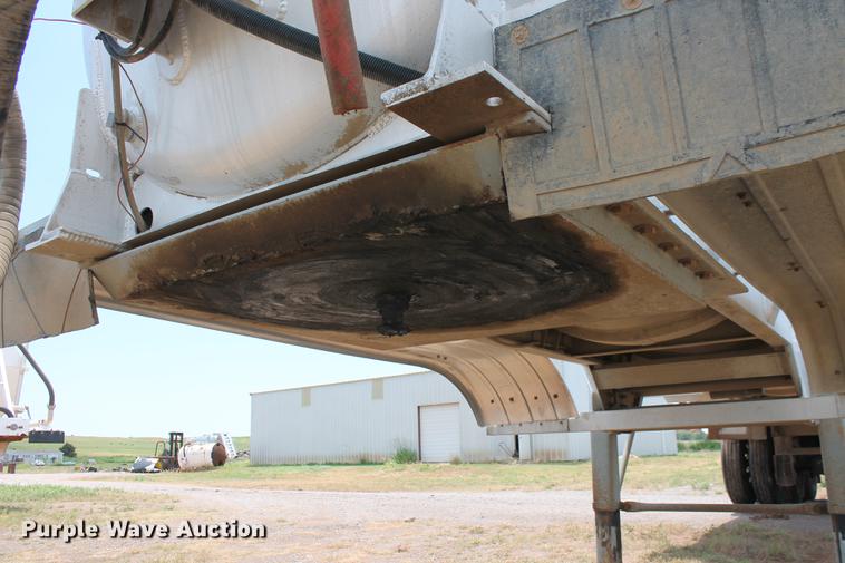 image for item DD4982 2013 Dragon 150BBL vacuum tank trailer
