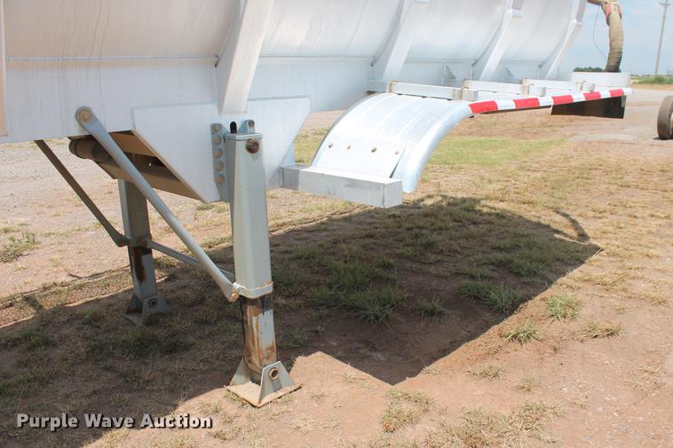 image for item DD4982 2013 Dragon 150BBL vacuum tank trailer