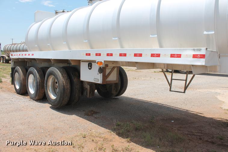 image for item DD4982 2013 Dragon 150BBL vacuum tank trailer