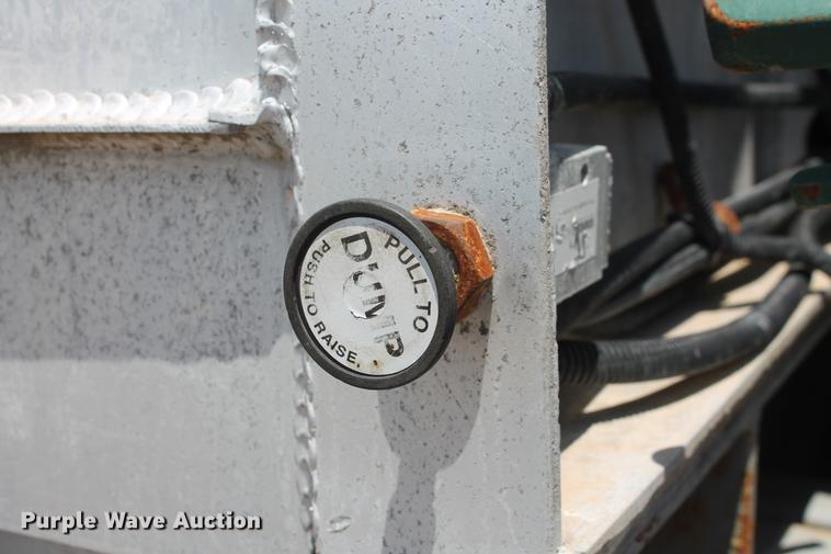 image for item DD4982 2013 Dragon 150BBL vacuum tank trailer