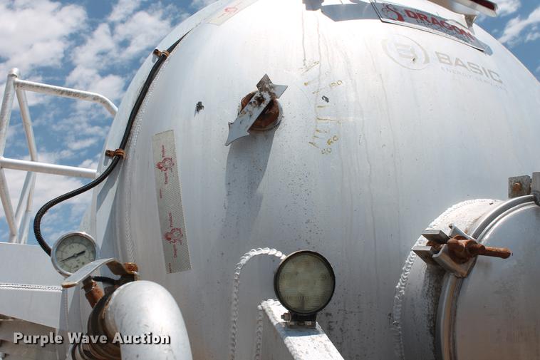 image for item DD4982 2013 Dragon 150BBL vacuum tank trailer