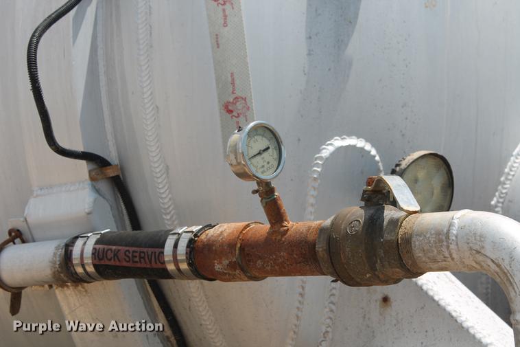 image for item DD4982 2013 Dragon 150BBL vacuum tank trailer