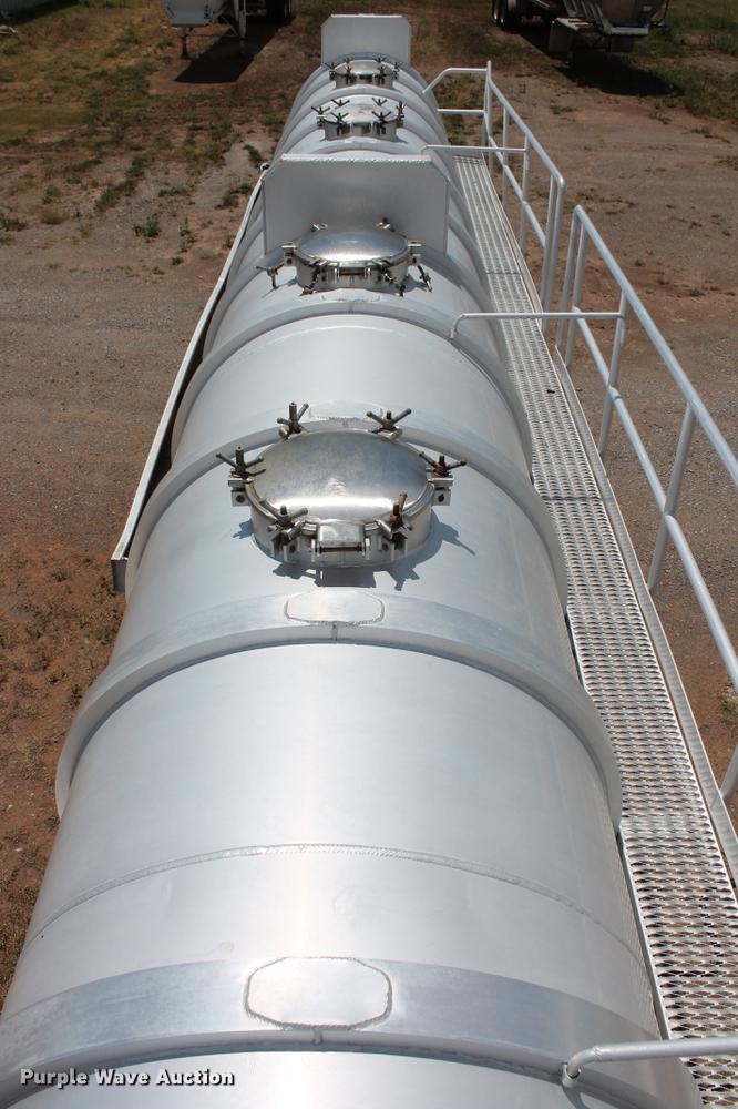 image for item DD4982 2013 Dragon 150BBL vacuum tank trailer