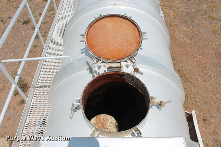 image for item DD4982 2013 Dragon 150BBL vacuum tank trailer