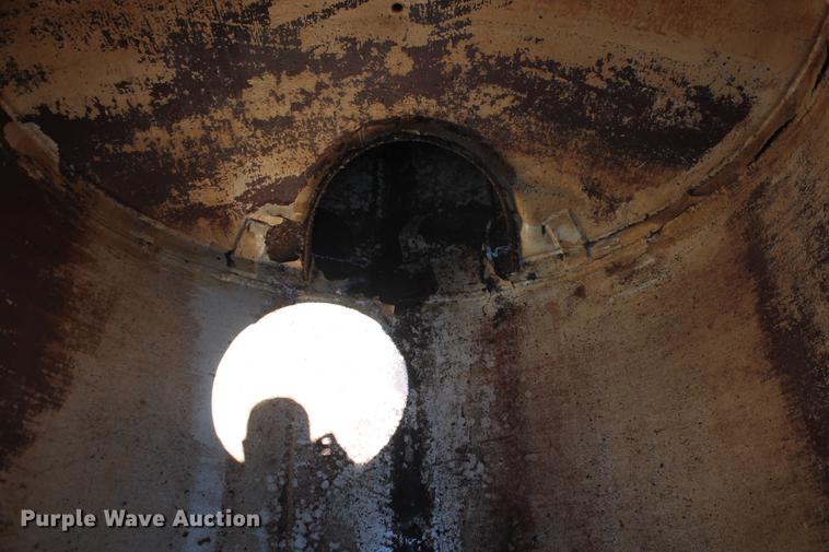 image for item DD4982 2013 Dragon 150BBL vacuum tank trailer