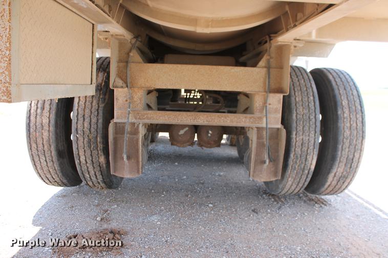 image for item DD4982 2013 Dragon 150BBL vacuum tank trailer