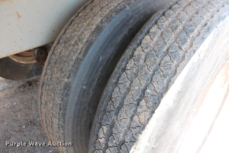 image for item DD4982 2013 Dragon 150BBL vacuum tank trailer