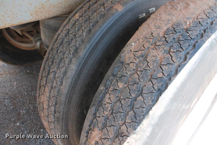 image for item DD4982 2013 Dragon 150BBL vacuum tank trailer