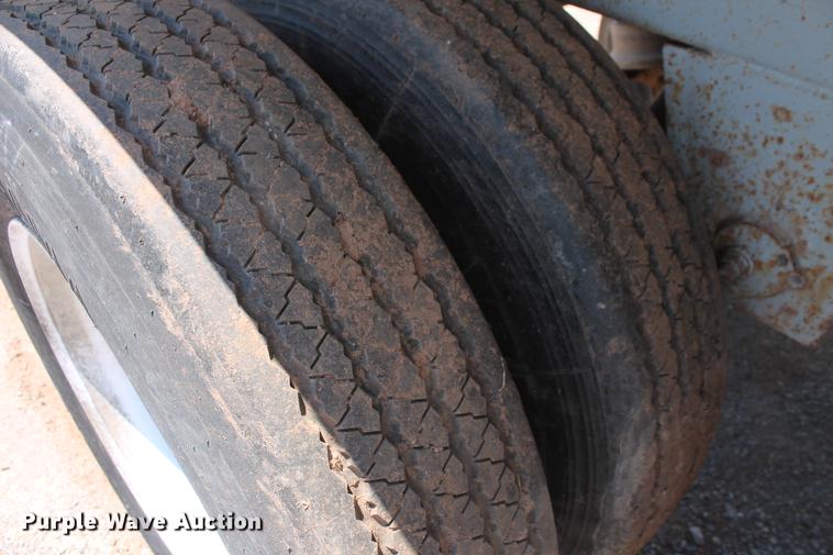 image for item DD4982 2013 Dragon 150BBL vacuum tank trailer