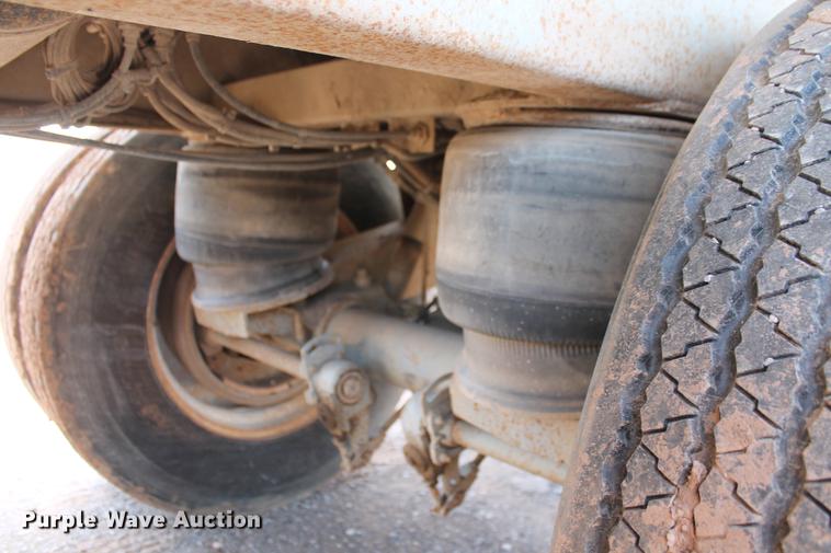 image for item DD4982 2013 Dragon 150BBL vacuum tank trailer