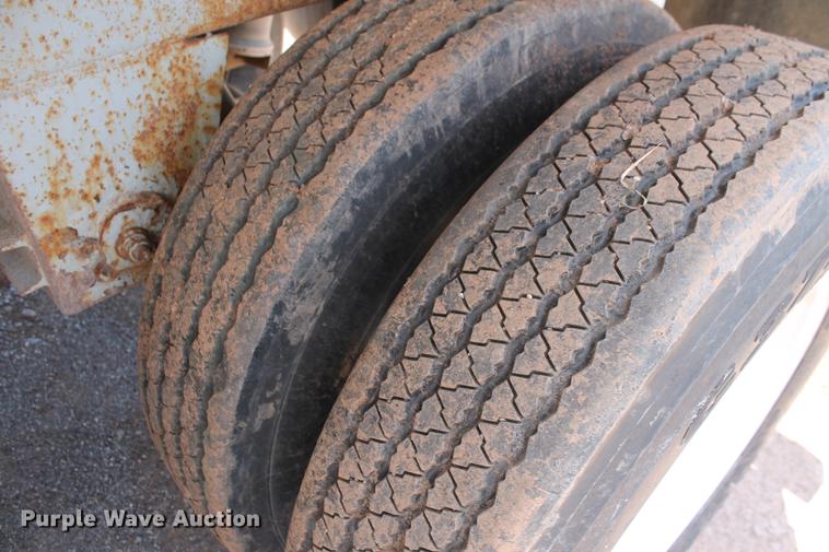 image for item DD4982 2013 Dragon 150BBL vacuum tank trailer