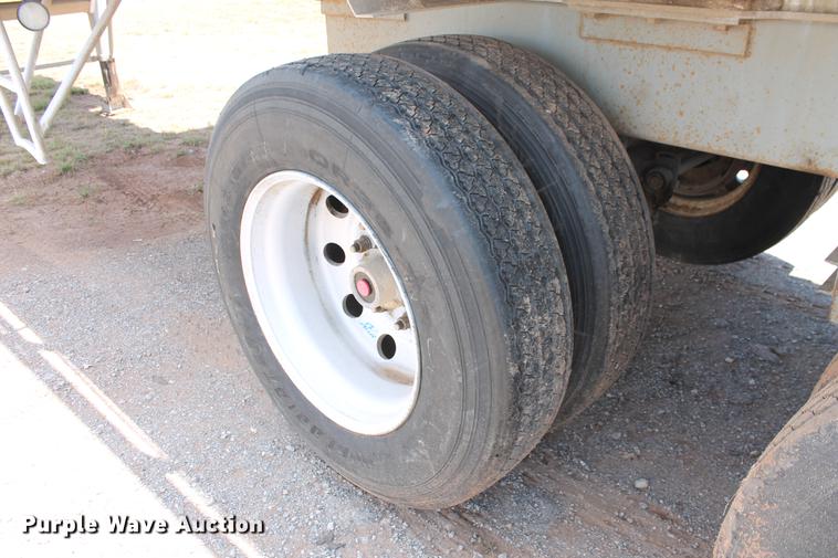 image for item DD4982 2013 Dragon 150BBL vacuum tank trailer