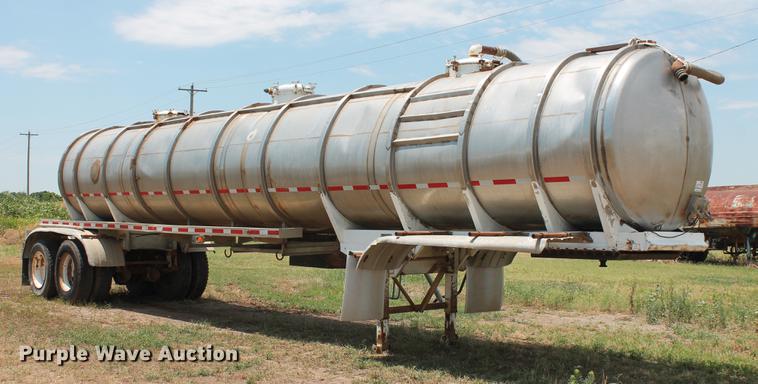 image for item DD4983 1985 Stainless Tank & Equipment vacuum tank trailer