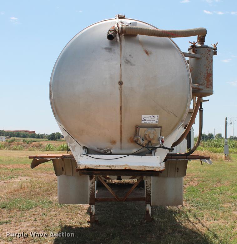 image for item DD4983 1985 Stainless Tank & Equipment vacuum tank trailer