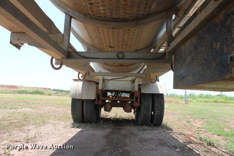 image for item DD4983 1985 Stainless Tank & Equipment vacuum tank trailer