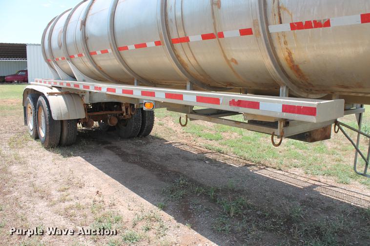 image for item DD4983 1985 Stainless Tank & Equipment vacuum tank trailer