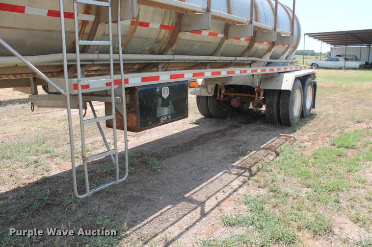 image for item DD4983 1985 Stainless Tank & Equipment vacuum tank trailer