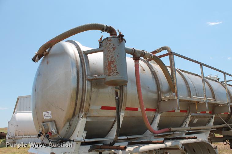 image for item DD4983 1985 Stainless Tank & Equipment vacuum tank trailer