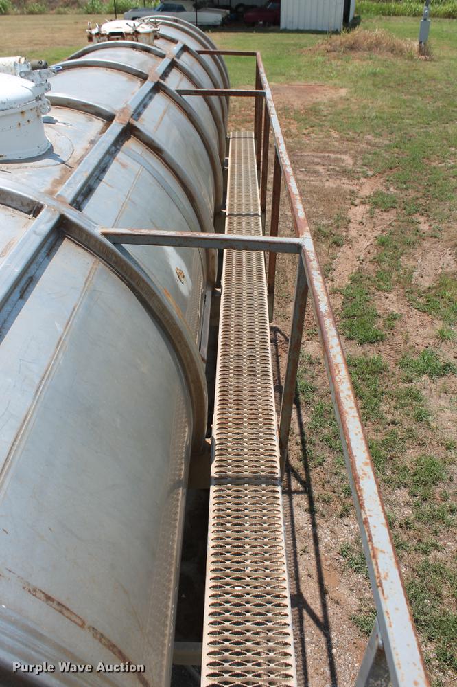 image for item DD4983 1985 Stainless Tank & Equipment vacuum tank trailer
