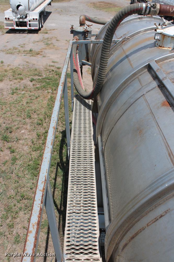 image for item DD4983 1985 Stainless Tank & Equipment vacuum tank trailer