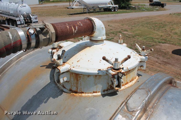 image for item DD4983 1985 Stainless Tank & Equipment vacuum tank trailer