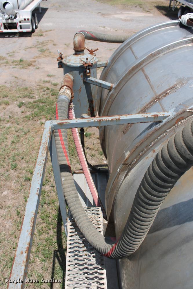image for item DD4983 1985 Stainless Tank & Equipment vacuum tank trailer