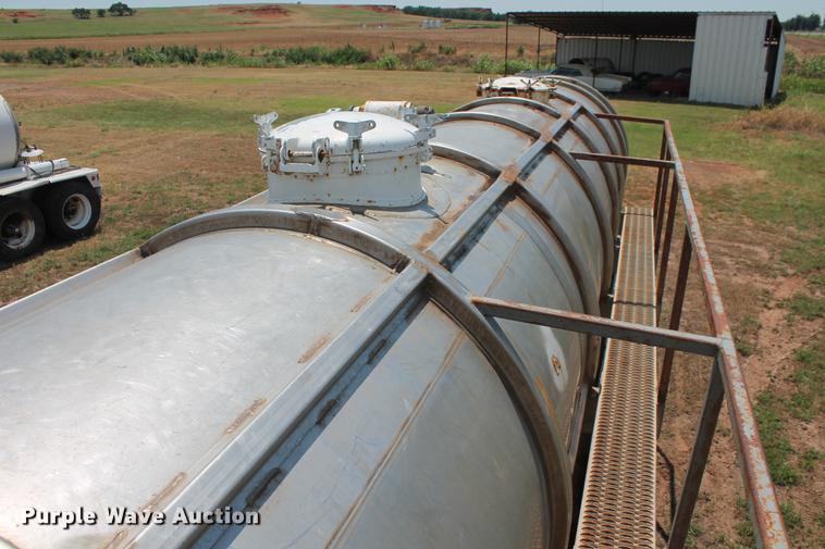 image for item DD4983 1985 Stainless Tank & Equipment vacuum tank trailer