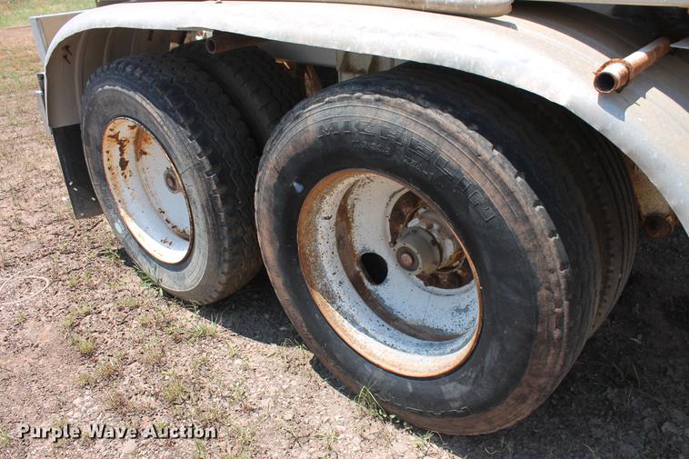 image for item DD4983 1985 Stainless Tank & Equipment vacuum tank trailer